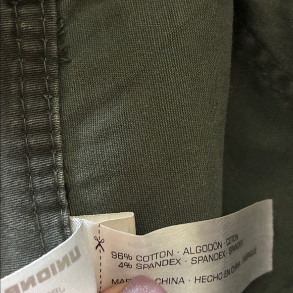 UNIONBAY Green Camouflage Cargo Pants with Zipper Detail under front pocket - Picture 6 of 9